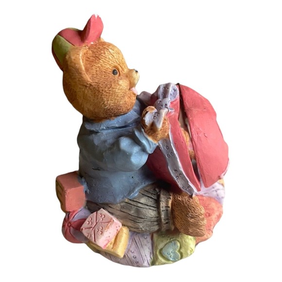 Vintage Resin Bear Holding Hinged Heart Baby Bears Inside Love Home Decor Figure - Picture 3 of 6